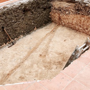 Instalación de piscina en casa adosada