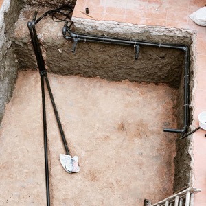 Instalación de piscina en casa adosada